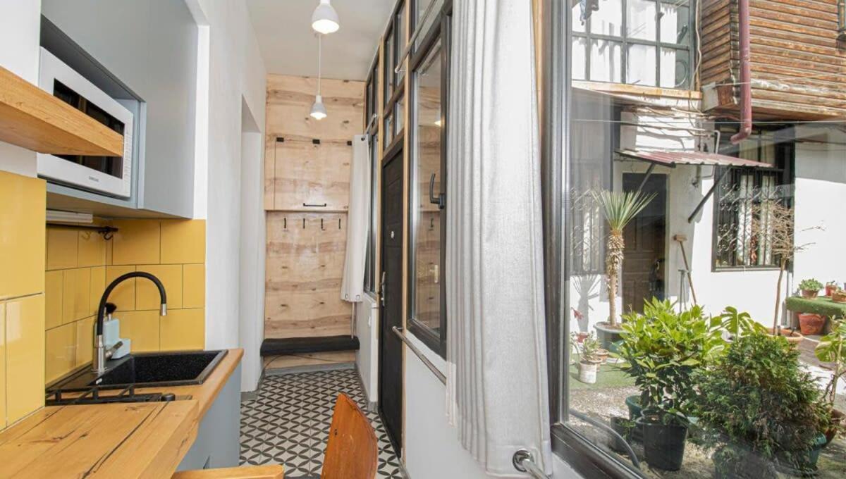 דירה Sebastian's Stylish In Old Town טביליסי